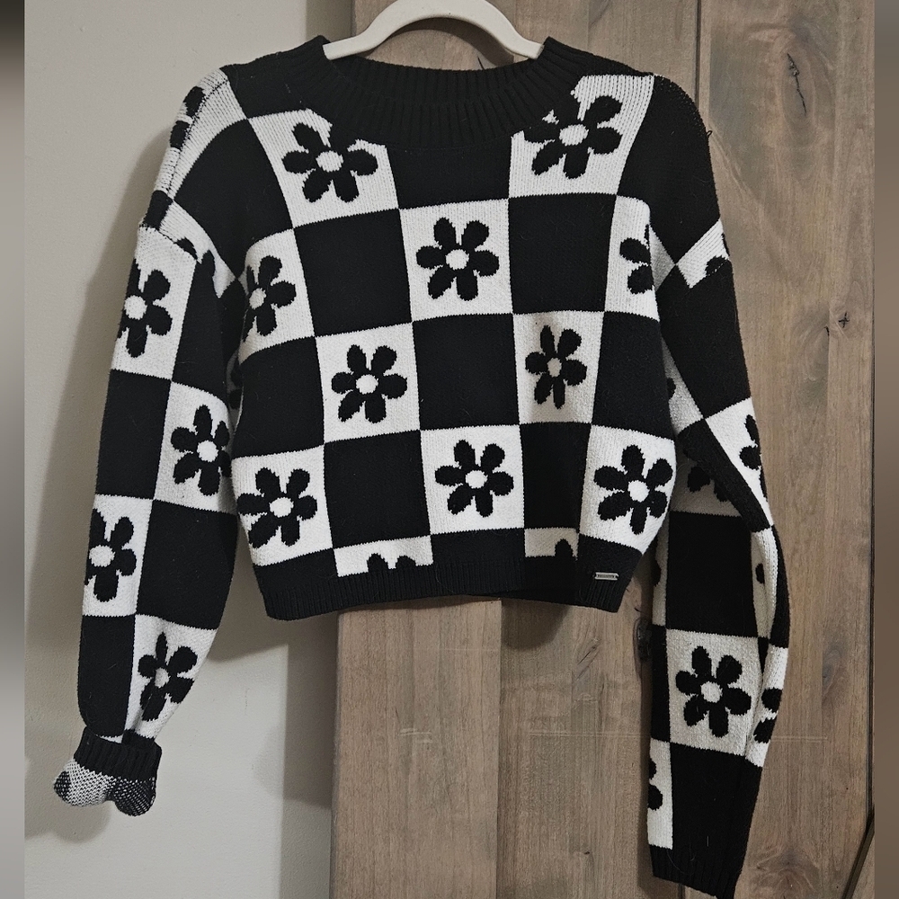 HOLLISTER Check and Floral PatternSweater in Black White. Size XXS NWT - Picture 2 of 8
